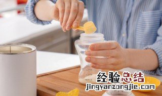 满月宝宝喝多少毫升奶粉一天 满月宝宝喝多少毫升奶粉