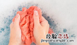 牛仔裤油渍清洗小妙招 牛仔裤子油渍怎么去除窍门