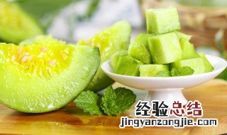 甜瓜里面是红色的能吃吗 甜瓜里面是红色到底能不能食用呢