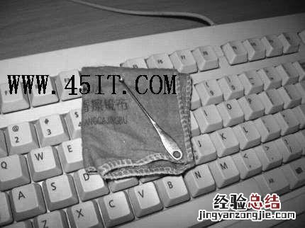 牙刷.毛笔齐上阵 牙刷写毛笔字