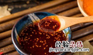 辣油掉在塑料桌布上应该怎么擦掉 塑料桌布上的辣椒油怎么洗掉