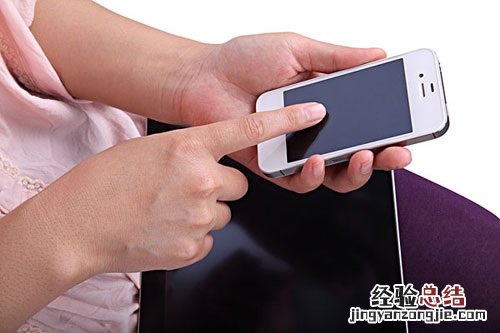 坐月子可以玩手机吗 坐月子可以玩手机吗影响大吗