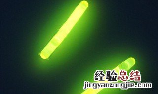 钓鱼夜光棒怎么用 夜晚钓鱼时如何正确的使用夜光棒