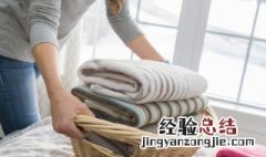 裤子叠成小圆筒的方法 衣服如何叠成圆筒