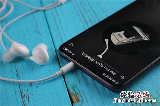 vivonex双屏版有耳机孔吗