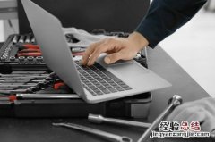 电脑键盘抽屉滑轨怎么装
