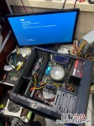 电脑显示器怎么拆后盖