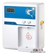怎么换饮水机滤芯拔管子