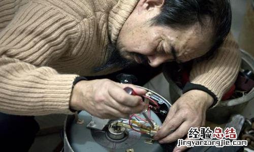 电饭煲的盖子怎么拆下来