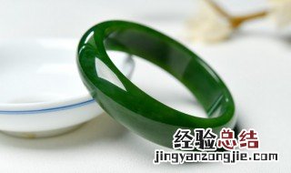 翡翠原石不怕裂怕黑线 翡翠原石裂痕太多不好