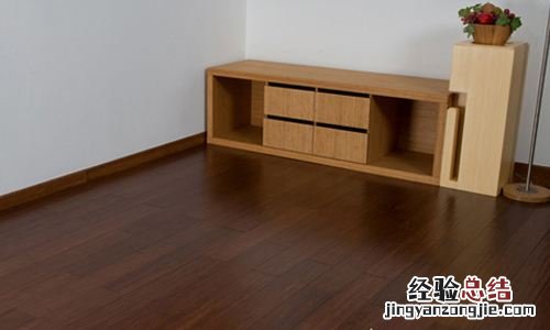 悬浮式木地板安装工艺流程是( 竹木地板固定式及悬浮式安装方法