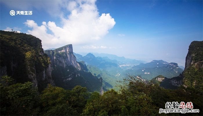 望天门山描写什么景色哪四个 望天门山描写什么景色