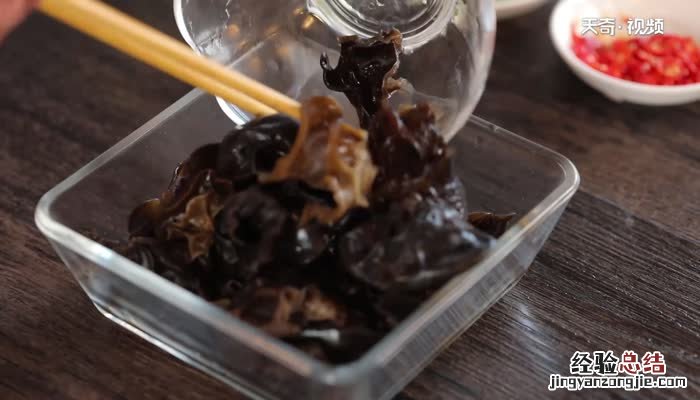 黑木耳的做法 烤麸黑木耳的做法