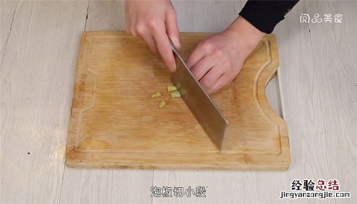 泡椒柠檬鸡爪的做法 泡椒柠檬鸡爪的做法和配料
