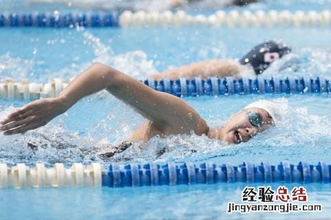 一个标准游泳池长50米,宽25米 为什么标准泳池要长于50米或者25米