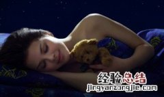 梦见衣服穿反了是什么意思 梦到衣服穿反了