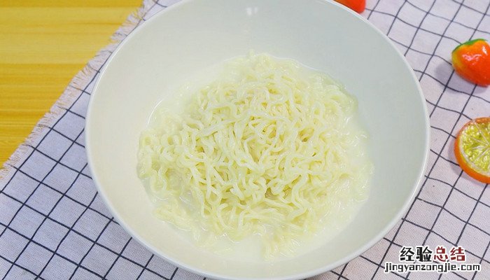 芝士牛奶泡面做法 酸奶泡面做法