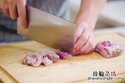 萝卜炖牛腩的做法 萝卜炖牛腩的做法窍门