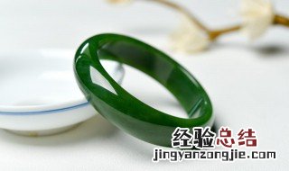 翡翠里的黑点怎么回事 翡翠里有黑点的是什么意思