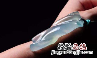 为什么翡翠戴着变色了 翡翠变色的原因介绍