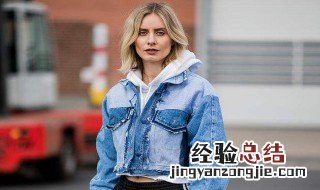 蓝色牛仔外套配什么内搭和裤子 蓝色牛仔外套配什么内搭