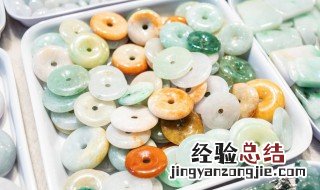 贵的白底青翡翠什么样 贵的白底青翡翠的介绍