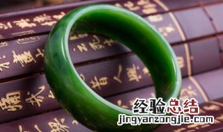 橄榄绿翡翠是什么颜色的 橄榄绿翡翠的介绍