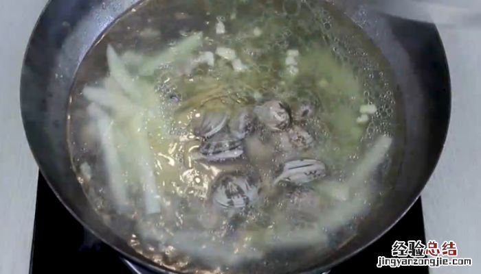 蛤蜊炖土豆丝 蛤蜊炖土豆家常做法