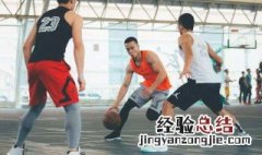 怎么快速练好连续胯下运球 练熟练你就牛逼了