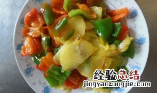 土豆片炒青椒的做法土豆热水焯一下 土豆片炒青辣椒步骤