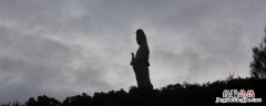三拜九叩和三叩九拜有什么区别 三拜九叩和三叩九拜有什么区别呢