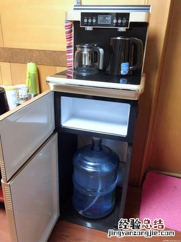 制冷饮水机开关在哪里