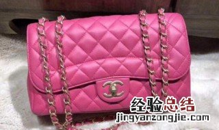 粉色链条包搭配衣服技巧 粉色链条包如何搭配