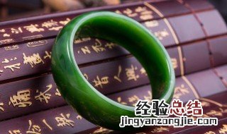 怎么戴翡翠手镯 翡翠手镯如何戴