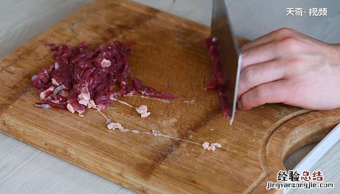 青椒鸡蛋嫩牛肉丝的做法 青椒牛肉肉丝的做法窍门