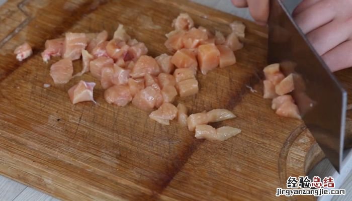 火龙果炒鸡肉 火龙果炒鸡丁的做法