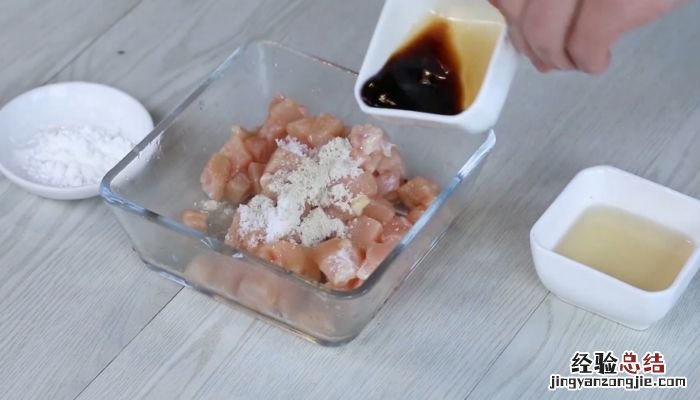 火龙果炒鸡肉 火龙果炒鸡丁的做法