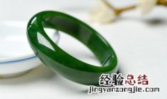 翡翠手镯里面有裂纹是怎么回事 翡翠手镯里面有裂纹是什么原因
