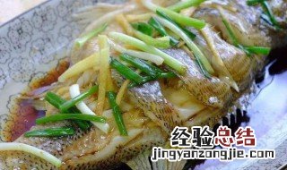 蒸鱼先放酱油还是先浇油 蒸鱼先放酱油还是先浇油好