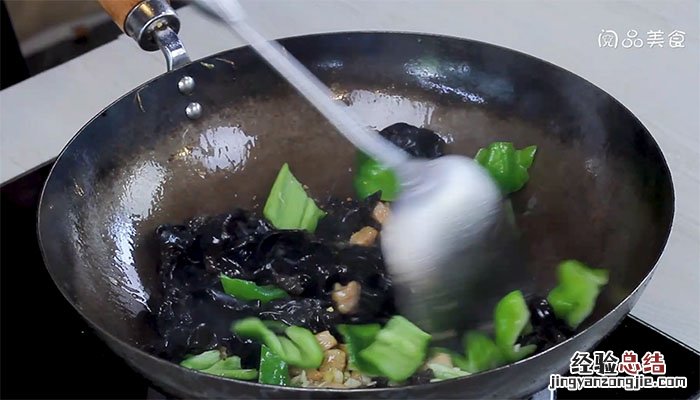 木耳炒肉丁详细做法 木耳炒肉食谱