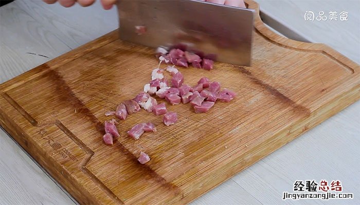 木耳炒肉丁详细做法 木耳炒肉食谱