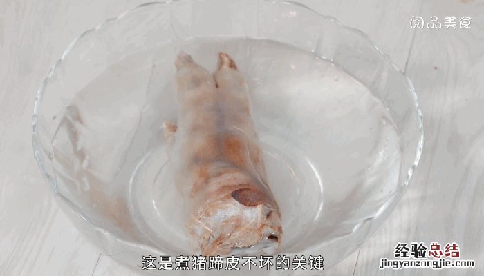 炖猪蹄用不用烧一下皮 煮猪蹄皮不坏方法