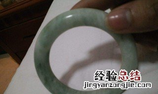 怎么识别翡翠玉镯真假 识别翡翠玉镯真假的方法