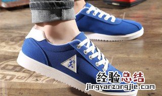 蓝色鞋子配什么颜色衣服 蓝色鞋子配什么颜色衣服好看