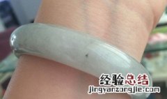 怎么分辨翡翠手镯真假 分辨翡翠手镯真假的方法