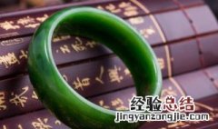 蓝水翡翠怎么是黑的 蓝水翡翠为什么是黑的
