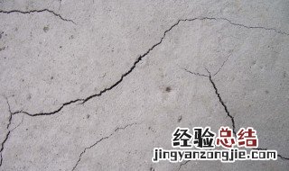 建筑楼顶出现很多裂缝是是什么原因怎么处理? 楼顶裂缝怎么办