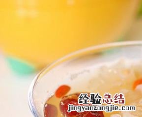 银耳莲子汤的做法的功效与作用 银耳莲子汤的功效与做法