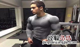 男士倒三角身材怎么穿衣服 男士倒三角身材怎么穿衣服