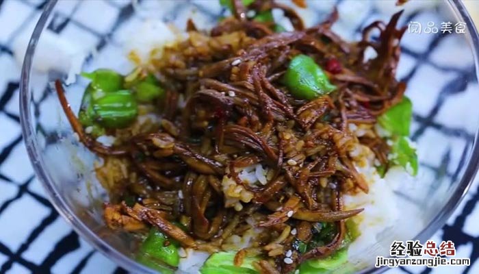 手撕鸡肉拌饭的做法 凉拌手撕鸡腿肉的做法